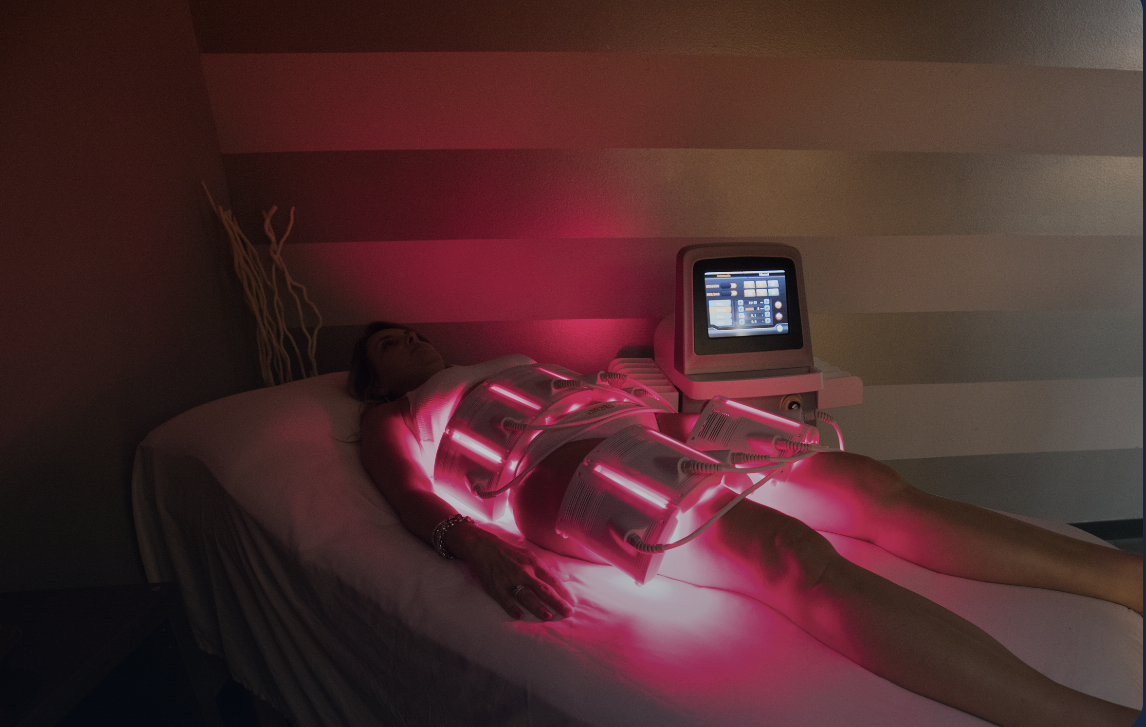 Patient relaxing during a red light body contouring session